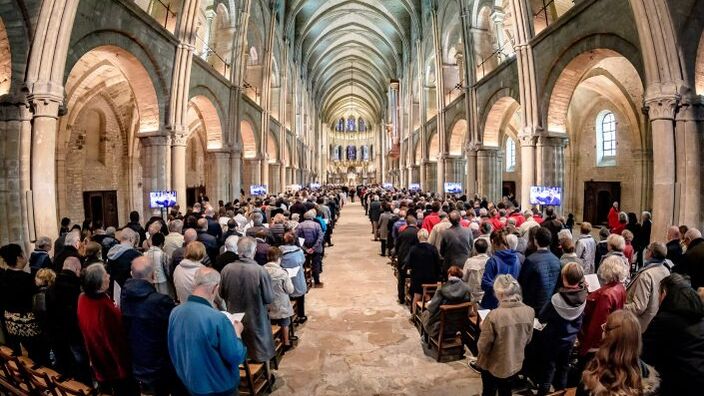 Pédocriminalité dans l'Eglise : 330 000 mineurs victimes de prêtres ou de religieux depuis 1950, révèle le rapport Sauvé