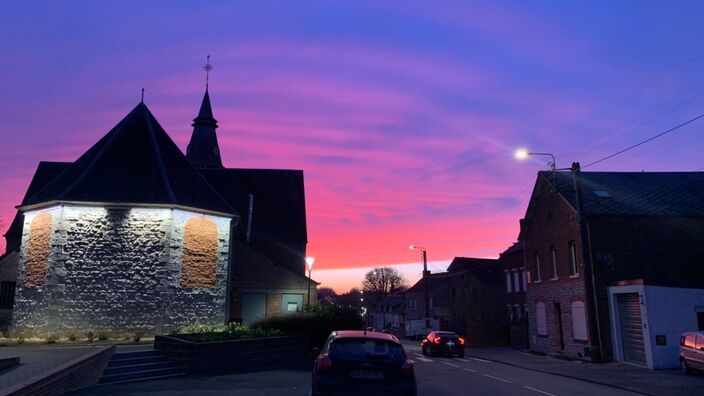 Un magnifique ciel rose à Avesnelles dans l'Avesnois