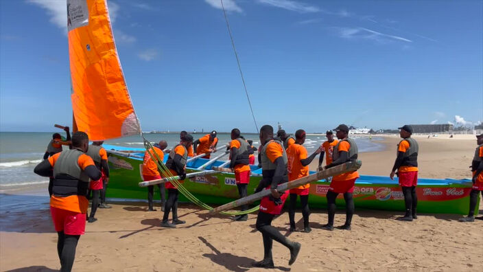 Insolite, une yole martiniquaise sur la plage de Blériot