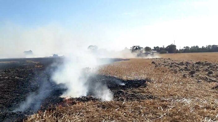 Un feu de champs entre Offkerque et Guemps