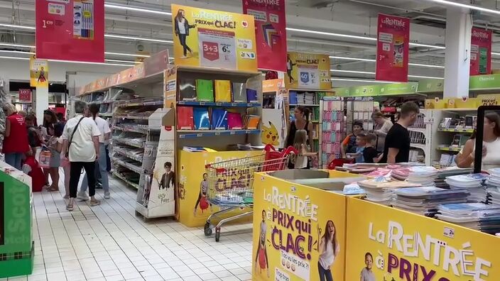 Courses de fournitures scolaires avant la rentrée des classes