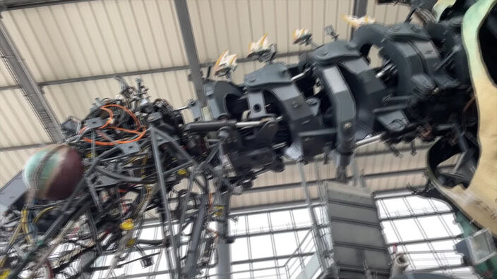 Opérations de maintenance sur le dragon de Calais
