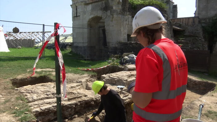 Château de Picquigny : Des étudiants font une fouille archéologique