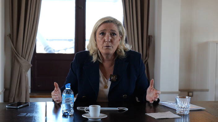 Pour Marine Le Pen, Vladimir Poutine n'est pas un dictateur mais "un autocrate"