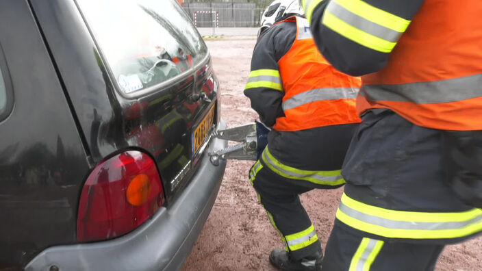 Des jeunes face au danger de la route