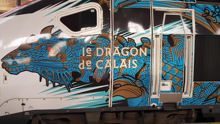Un TGV aux couleurs du dragon de Calais