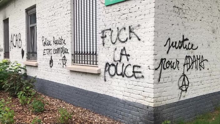 Les locaux de la police municipale tagués à Calais