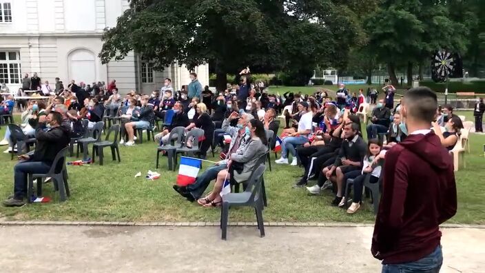 Morne ambiance au coup de sifflet final à Mazingarbe devant l'un des seuls écrans géant de la région