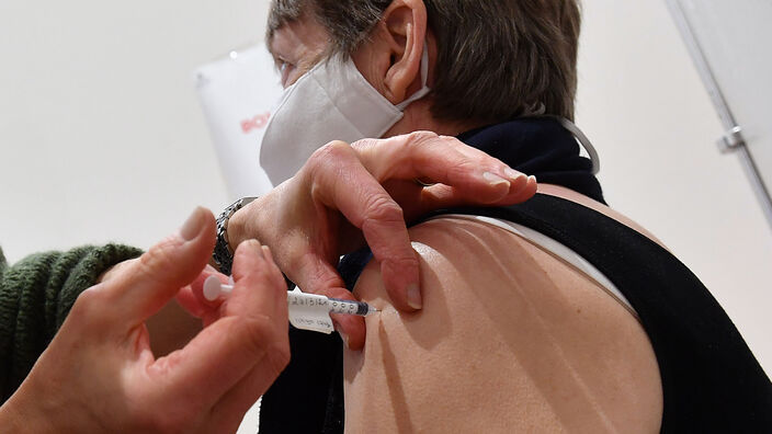 Covid-19, on répond à vos questions : Que contiennent les vaccins ?