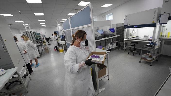 Cambrai : visite du plateau technique covid du laboratoire Oxabio