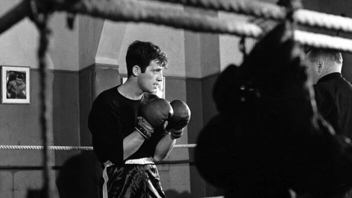 Disparition Belmondo : Sa passion pour la boxe française 