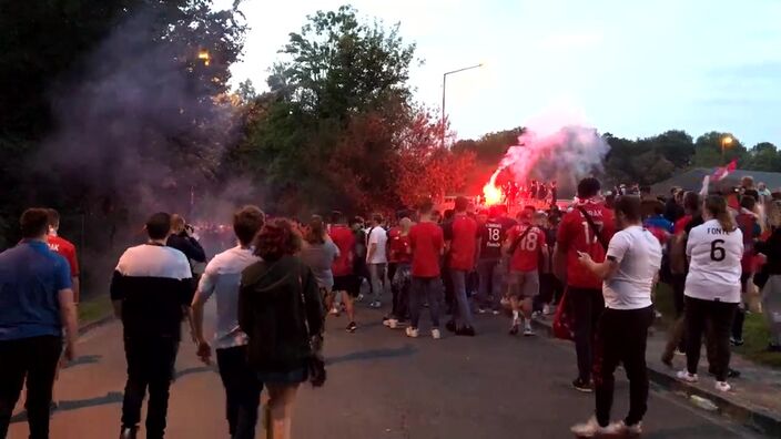 Derby Lens - Lille : plusieurs centaines de supporters ont accompagné le bus du LOSC au départ de Luchin