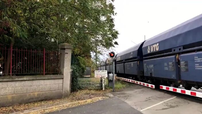 Templeuve-en-Pévèle : un train de marchandises bloqué en gare, circulation interrompue.