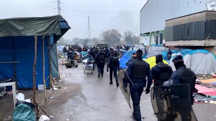 Grande-Synthe : les forces de l’ordre investissent le camp de migrants