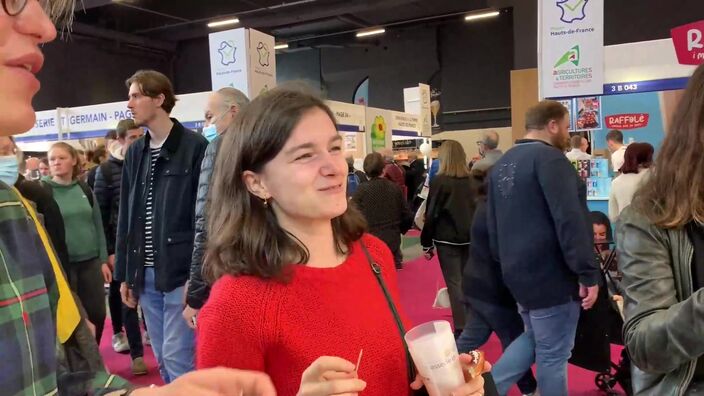 Elles goûtent le maroilles pour la première fois au salon de l’agriculture