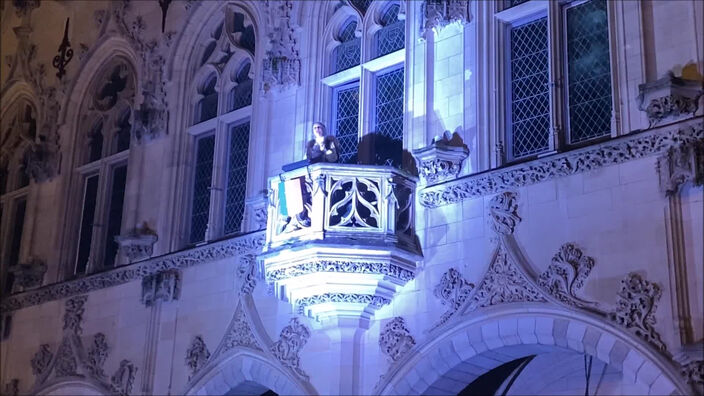 Une fééerie lumineuse pour accueillir Saint Nicolas, à sa descente du beffroi d'Arras