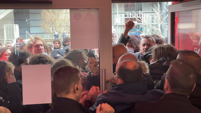 Séries Mania : des manifestants forcent l'entrée de l'exposition au Tripostal