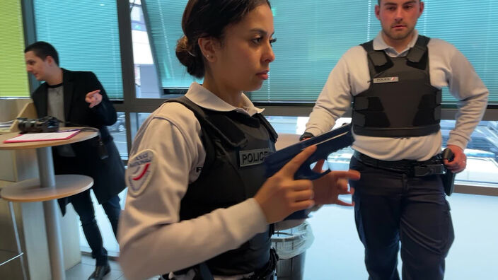 De civil à policier