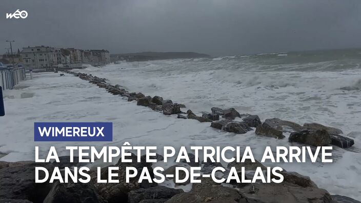 À Wimereux, sur la digue, en pleine tempête