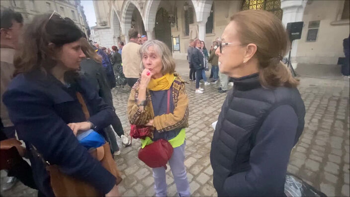 Attaque au couteau à Arras : un hommage spontané à Dominique Bernard