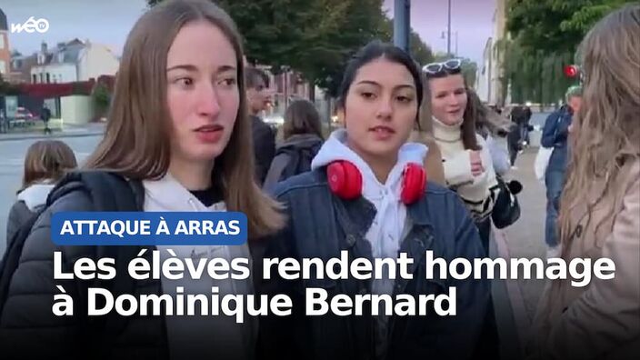 Arras: les élèves rendent hommage à Dominique Bernard devant le lycée Gambetta ce lundi matin