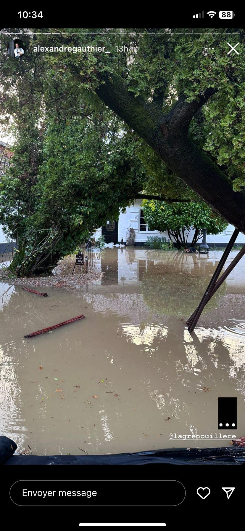 La devanture de Grenouillère, sous les eaux