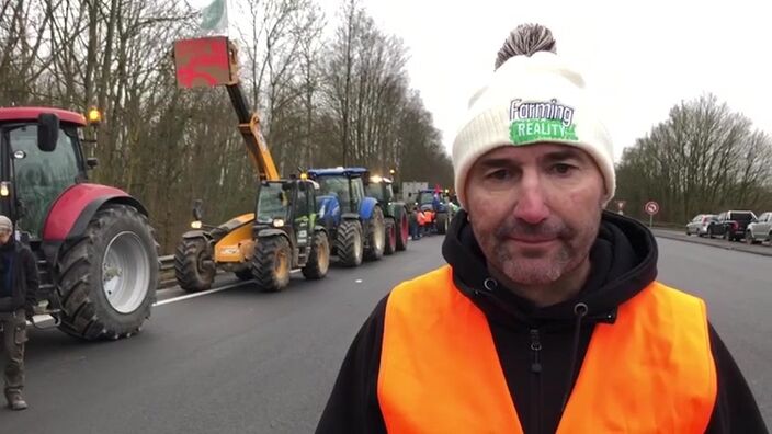 Les agriculteurs se retrouvent à la sortie de l'A26, en arrivant à Saint-Quentin