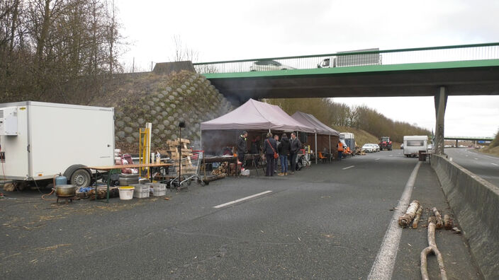 Colère des agriculteurs : sur le siège de l'A16