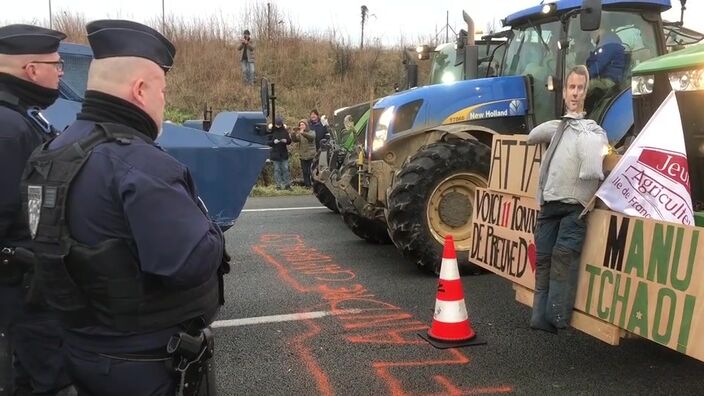 Colère agricole : des actions symboliques sur l’A1, des tracteurs avancent