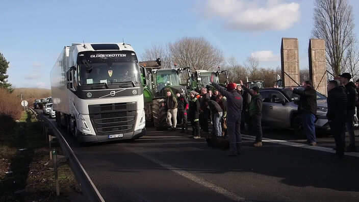 Les agriculteurs ont bloqué le poste-frontière de Saint-Aybert sur l'A2,