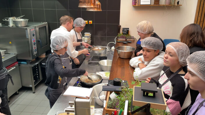 Solidarité : des élèves de 3ème cuisinent pour les plus démunis