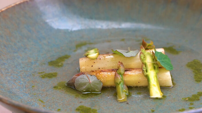 Maellie Poynard, Asperges blanches, bouillon asperge, huile ail des ours