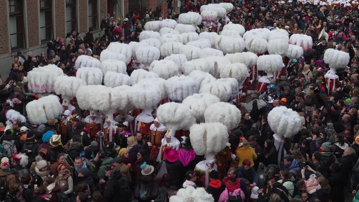 Carnaval de Binche : la parade costumée des Gilles de Binche