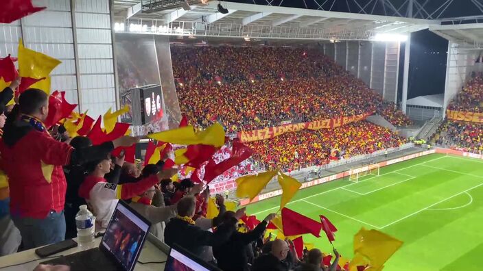 Le tifo à 35 000 drapeaux pour Lens - Fribourg