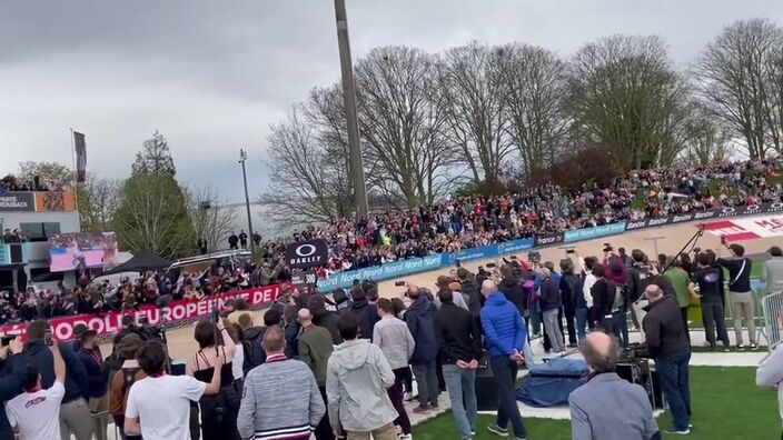 Van der Poel sous les clameurs du public roubaisien