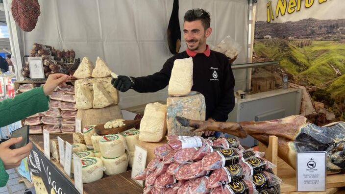 Le Village Passione Italiana revient sur la Place du Theatre à Lille, du mercredi 22 au mardi 28 mai 2024. Libre d’accès de 9h30 à 19h30.