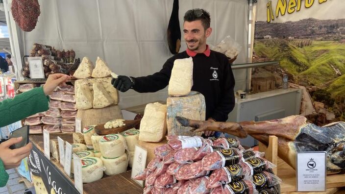 Le Village Passione Italiana revient sur la Place du Theatre à Lille, du mercredi 22 au mardi 28 mai 2024. Libre d’accès de 9h30 à 19h30.