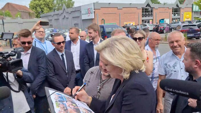 Législatives 2024 : Marine Le Pen (RN) a voté à Hénin-Beaumont, entourée de ses sympathisants
