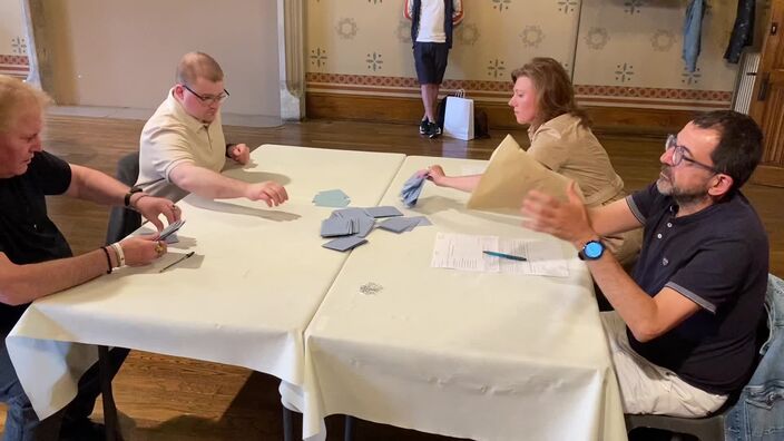 Arras: soirée électorale des législatives à l'hôtel de ville