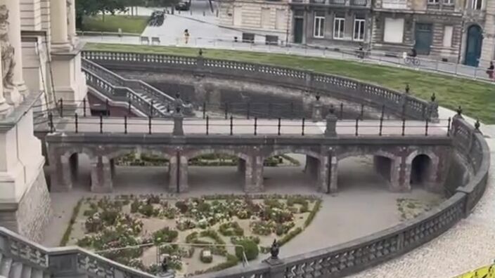 Le passage du Tour de France vu d’un balcon de la Porte de Paris