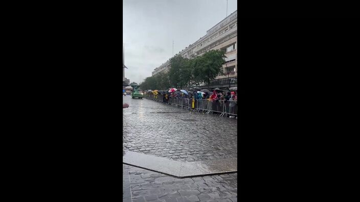 La caravane du Tour de France est arrivée place d’Armes à Valenciennes