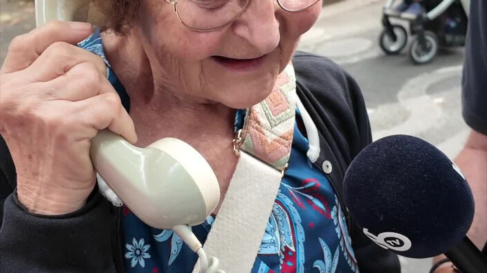 Braderie de Lille : on a trouvé des téléphones fixes rétro !