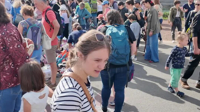 Braderie de Lille : un gros nounours à la braderie des enfants !
