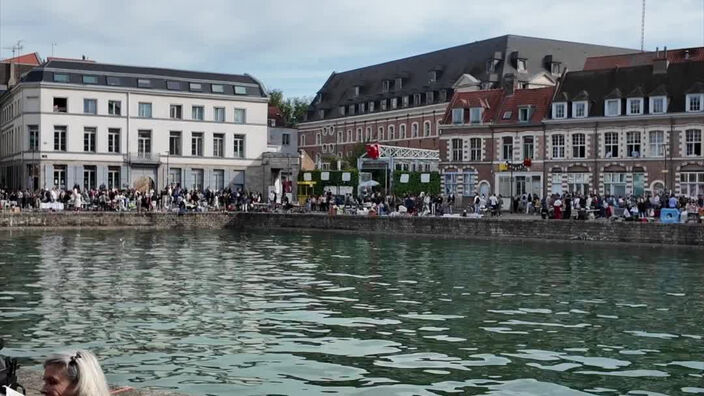 Il y a foule sur la braderie de Lille Quai du Wault !