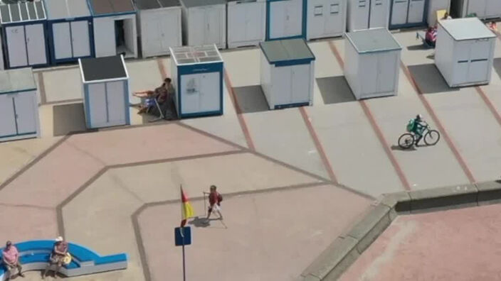 Vu du ciel : cabine de plage à Wimereux