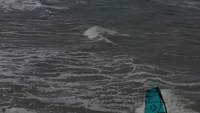 Vu du ciel : grande marée sur la plage de Bray-Dunes 