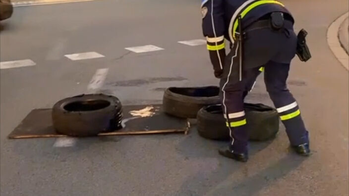 Grèves : tentative de blocage au rond-point de Valenciennes