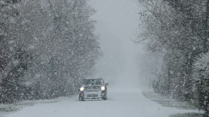 Il a fortement neigé dans la Somme, exemple sur la route entre Abbeville et Amiens